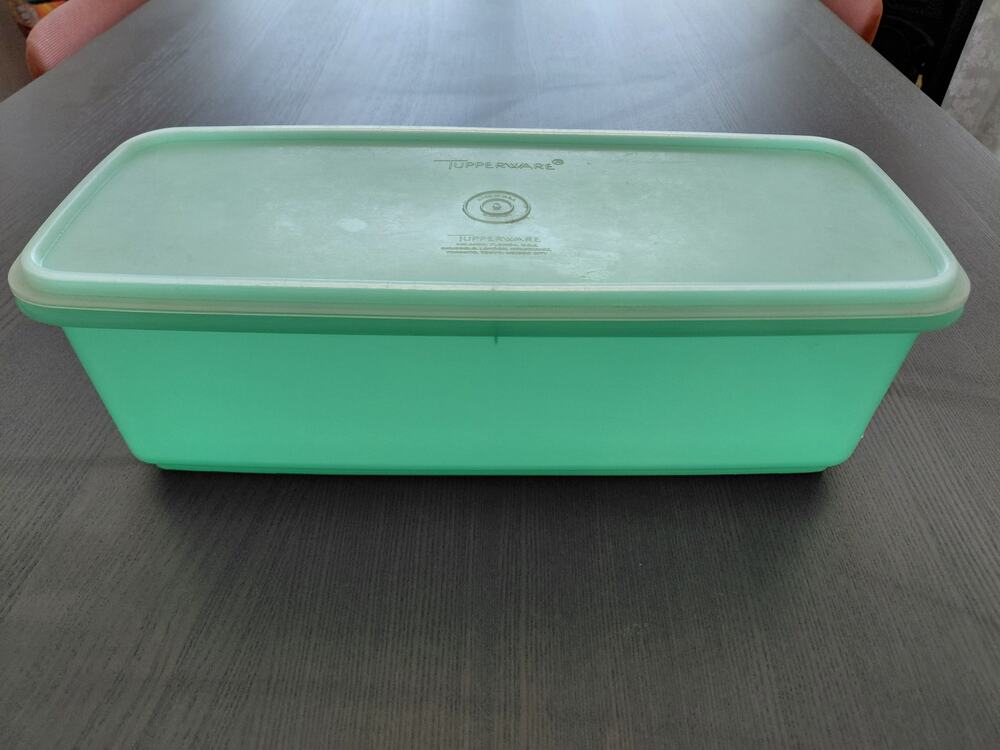 Vintage Tupperware Jade Green Celery Keeper
